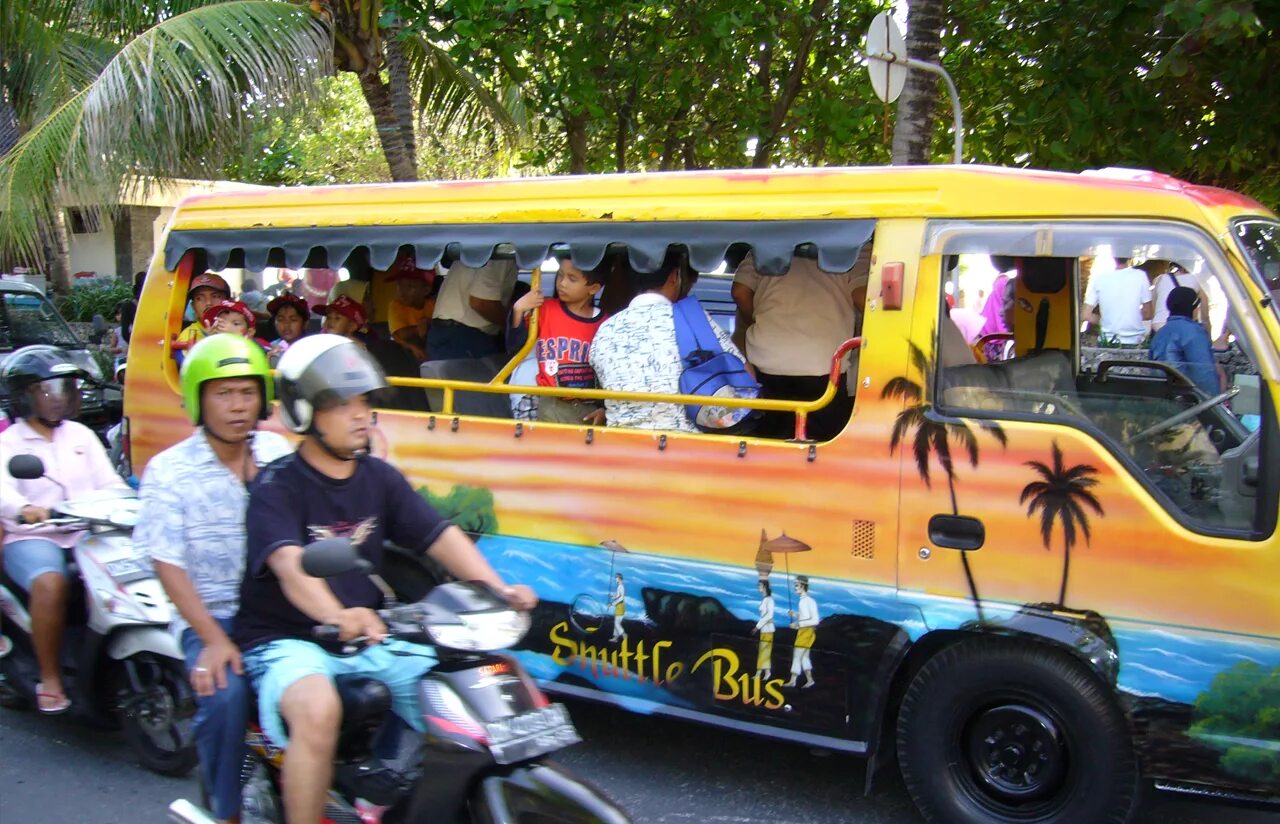 Такси на Бали. Индонезия бемо. Автобусы на Бали. Автобус турист. Авто бали