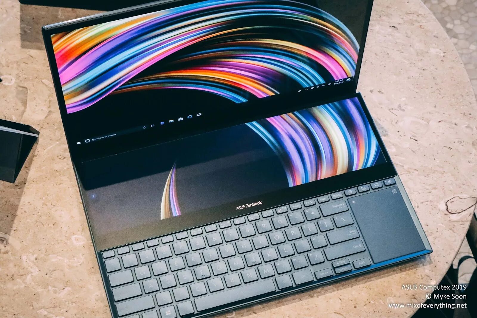 Zenbook duo 2024 купить. ASUS ZENBOOK Pro Duo. ASUS ZENBOOK Pro Duo 2019. ZENBOOK Duo 17. ASUS ZENBOOK 17 Fold OLED.