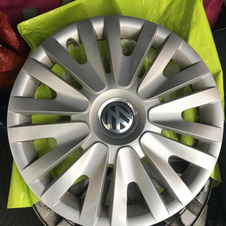 Колпак vw. Колпаки VW r15. Колпаки на VW Golf r15. Колпаки r15 Volkswagen. Колпаки Фольксваген гольф r15.