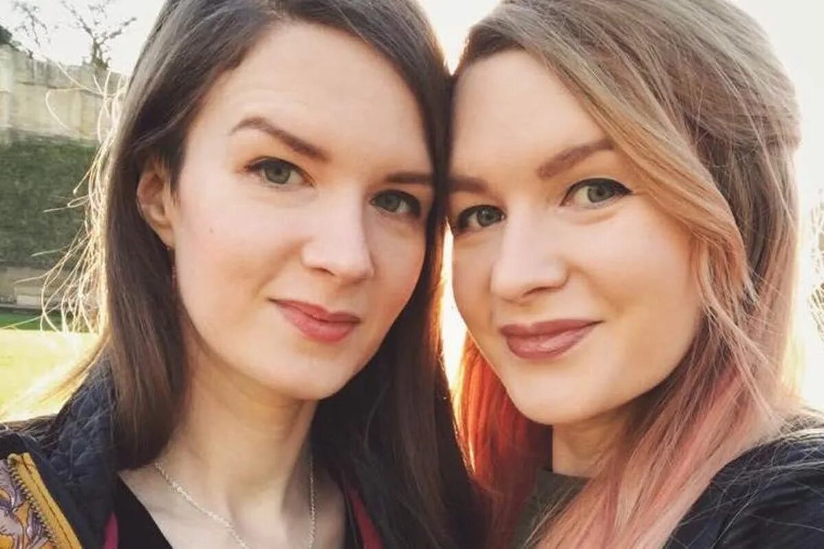 Twins сестры lesbian. Twins сестры lesbian. Twins сестры lesbian. Твинс-сёстры. Lesbian twin sisters.