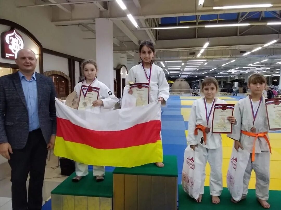 динамо дзюдо владикавказ. хурзарин владикавказ дзюдо. дзюдо владикавказ. алик бекузаров дзюдо. эдуард дзуцев дзюдо.