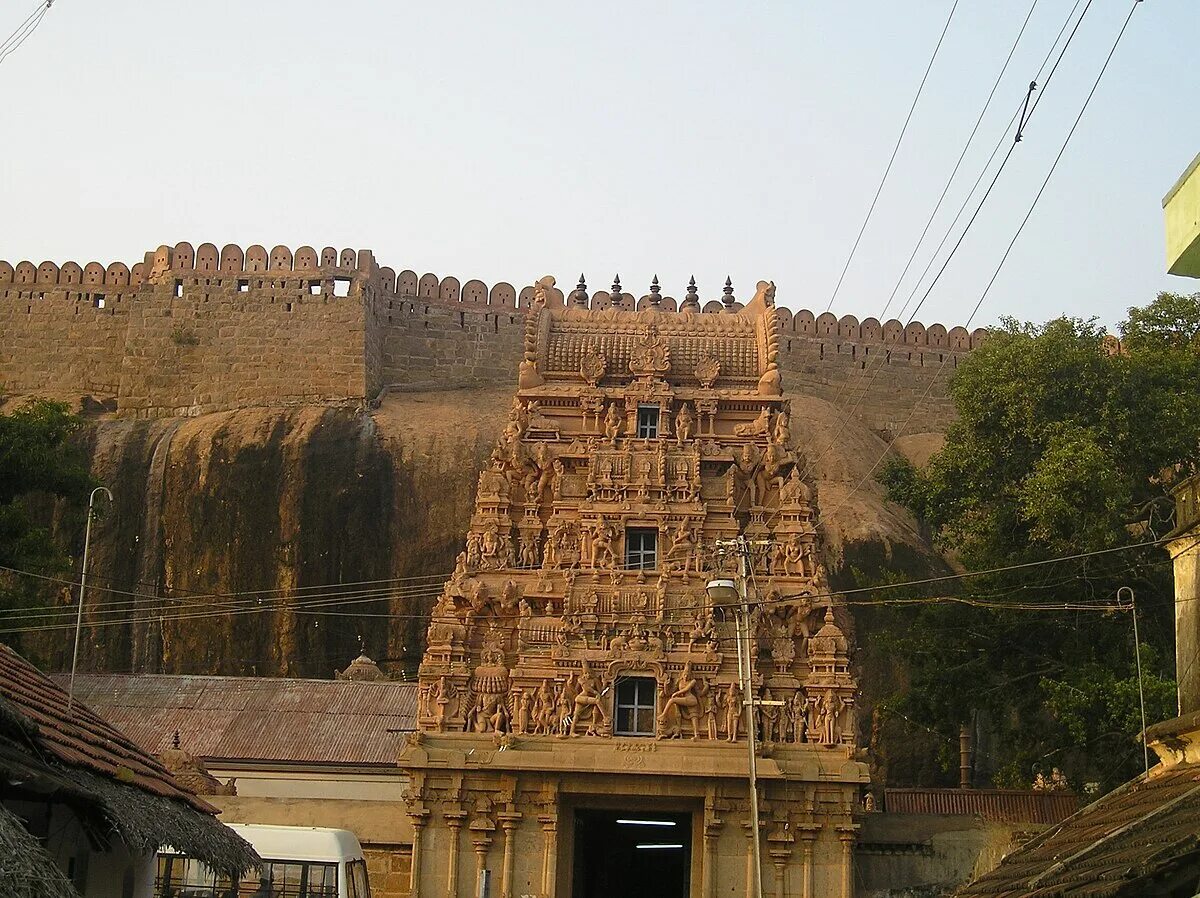 Thirumayam Fort. Sathyamurthi Perumal Temple. Храм Венкатешвары и Шивы Санкт-Петербурга. Дравидийский архитектурный стиль.