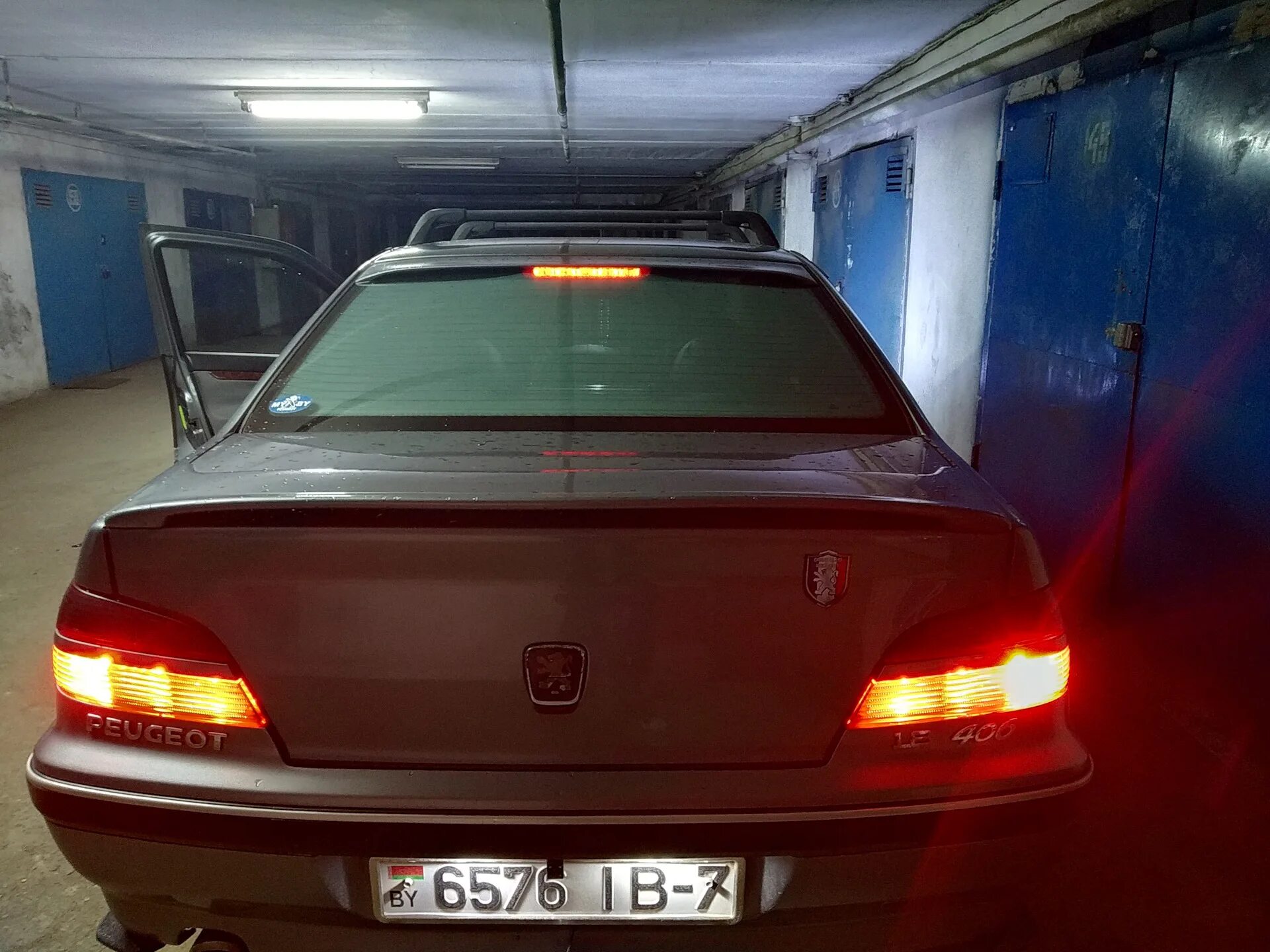 Стоп пежо. Пежо 408 доп. Стоп сигнал. Стоп сигнал Пежо 406. Peugeot 406 задний стоп. Пежо 406 задние доп освещение.