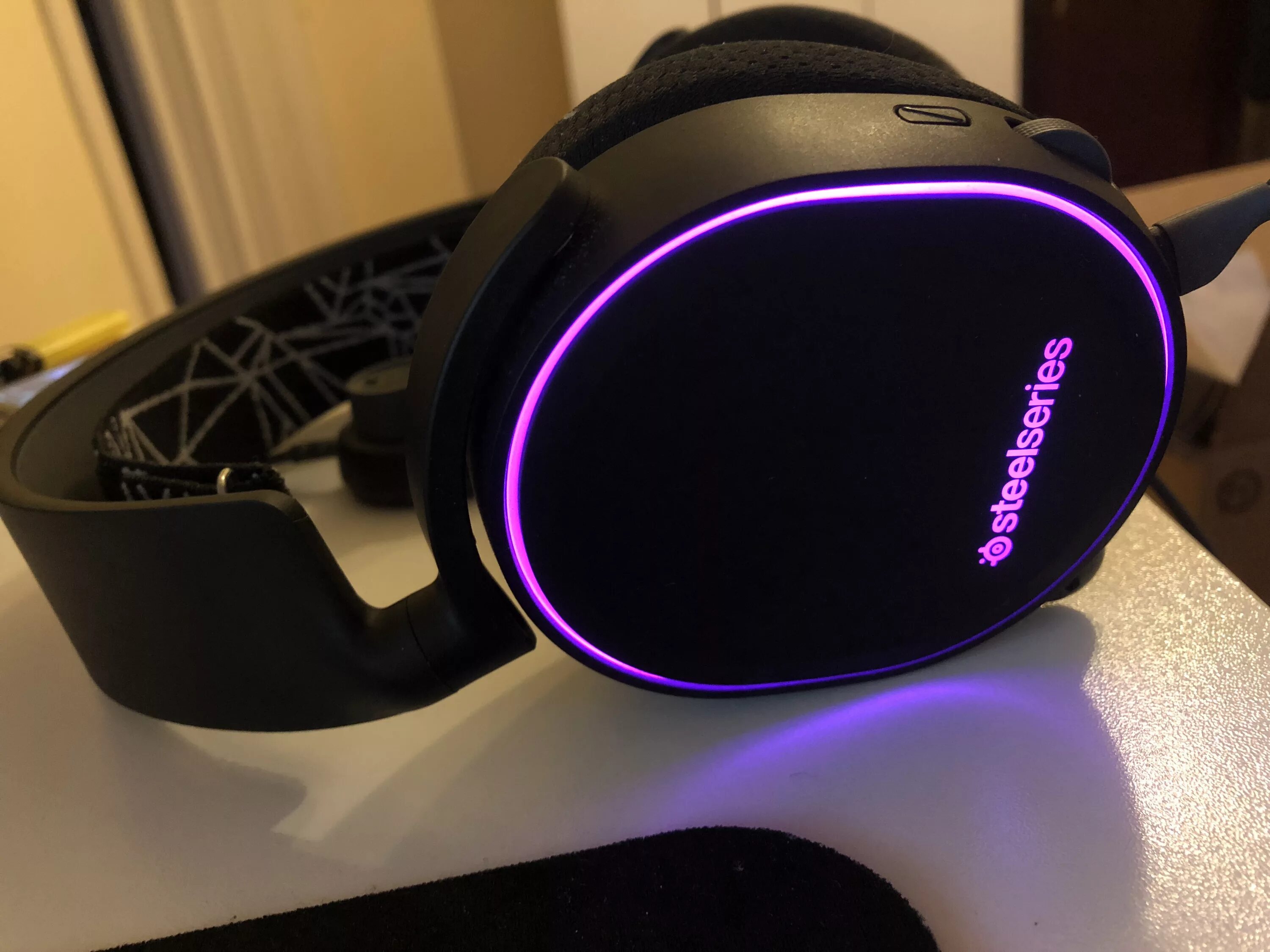Наушники стилсериес арктик. Игровая гарнитура steelseries arctis. Steelseries arctic 5. Наушники steelseries arctic 5 2019. Steelseries беспроводные наушники arctis 1 wireless.