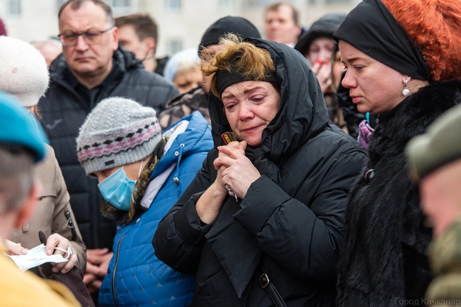 Отпевание погибших на Украине. Похороны военнослужащего погибшего на Украине. Похороны детей погибших. Губа прощание