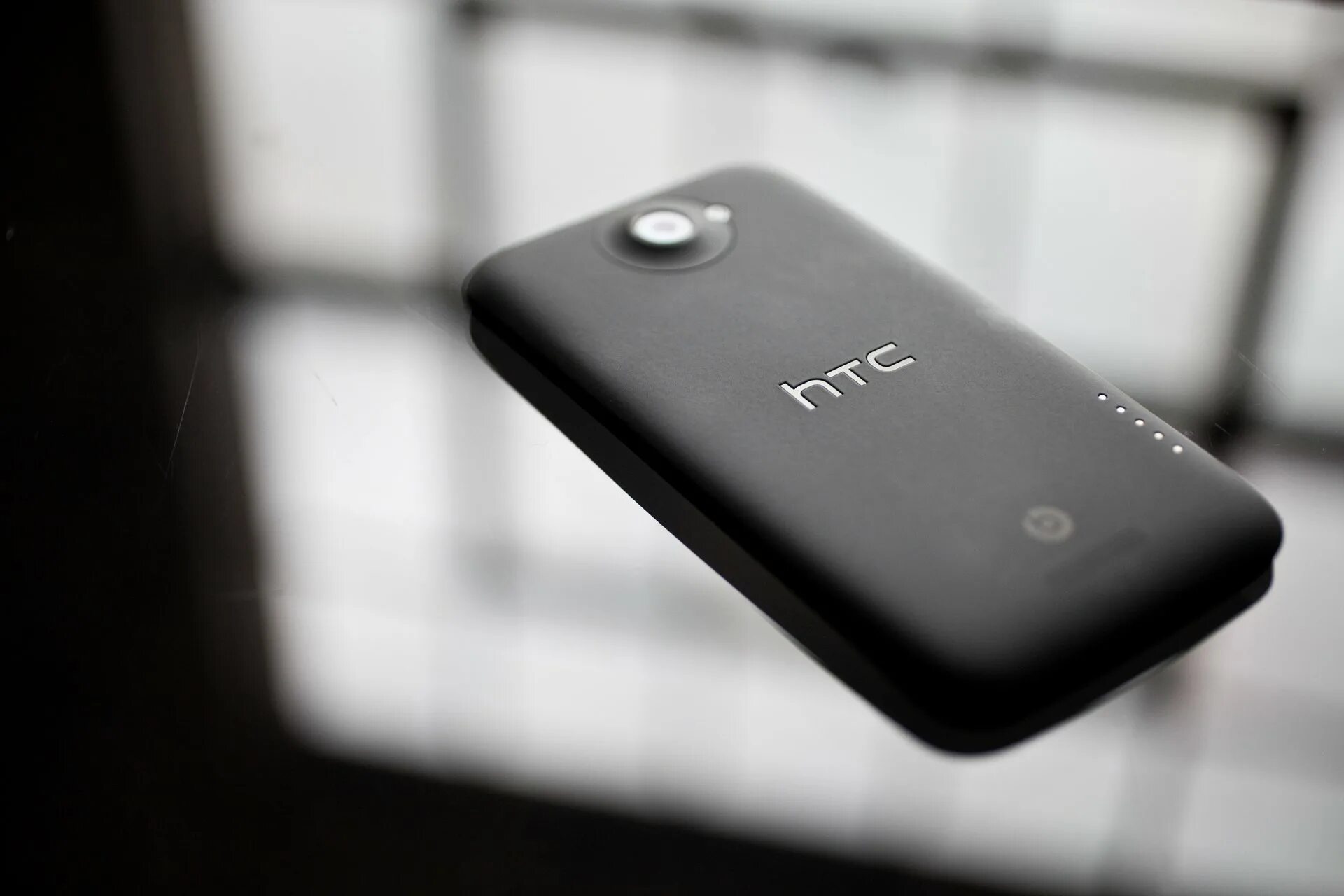 Htc one 2012. Htc desire s. Htc черный. Htc черный. Смартфон htc wildfire s a510e.