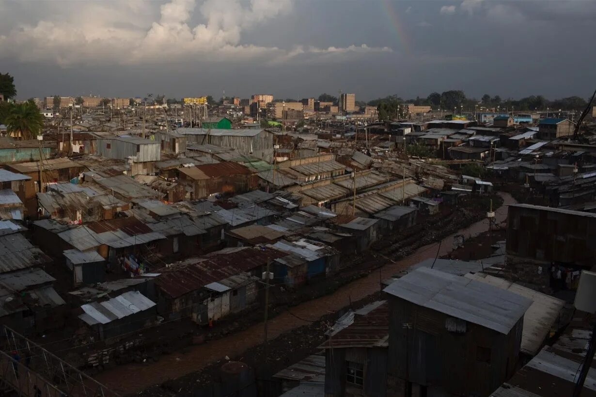Найроби столица Кении трущобы. Кения Найроби трущобы. Найроби город и трущобы. Найроби фото трущобы.