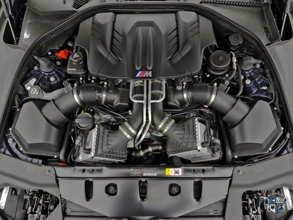 Двигатель автомобиля бмв. BMW m5 f90 мотор. BMW m5 f90 engine. BMW m5 s63 engine. BMW m5 f10 мотор.