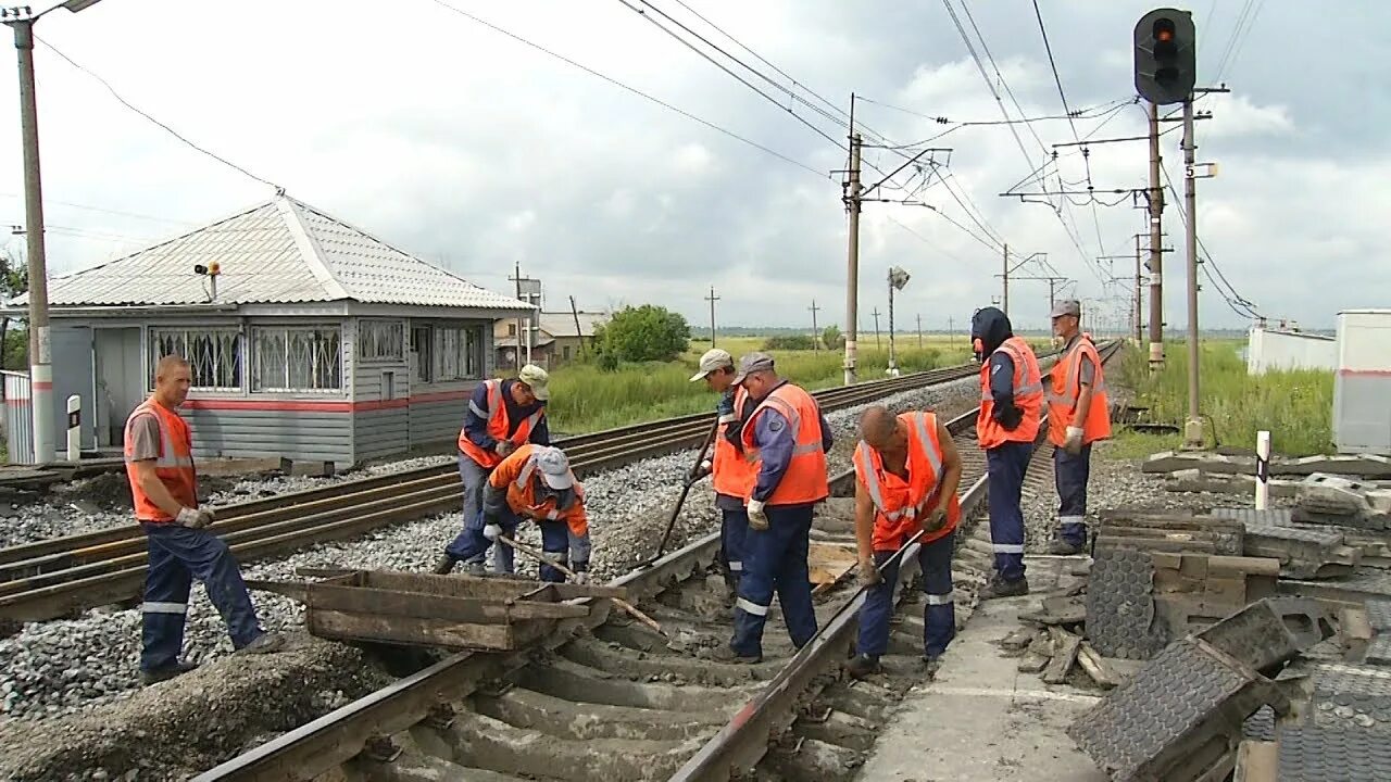 Крымский мост жд сообщение. Крымский железнодорожный мост. Крымский ж. Крымский мост железнодорожный путь. Крымский мост тепловоз.
