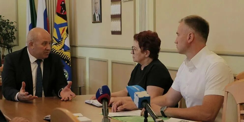 Кравчук мэр хабаровска. Ведущие вести хабаровск. Вести хабаровский край. Вести хабаровский край. Губернатор хабаровского края.