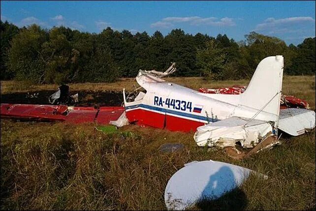 Памятник лётчикам в липецке. Катастрофа як-42 в свердловске. Катастрофа як 52 в алтайском крае. Як 18т катастрофа липецк. Леонтий кривенков.