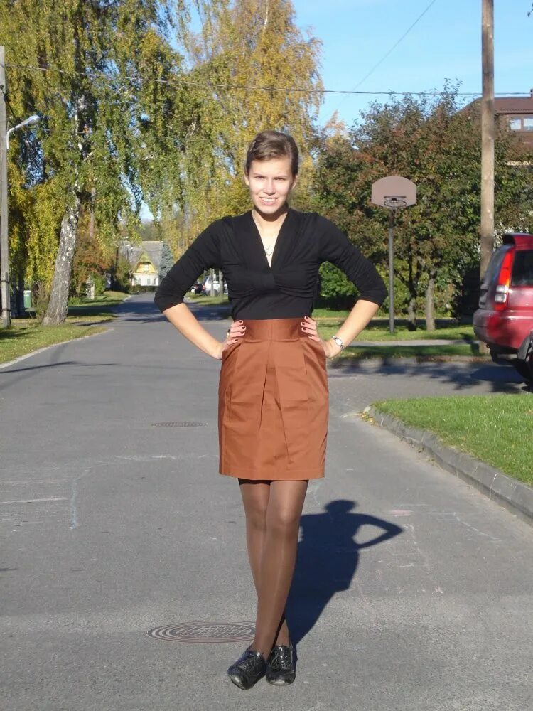 Девушки в коричневых колготках (62 фото)