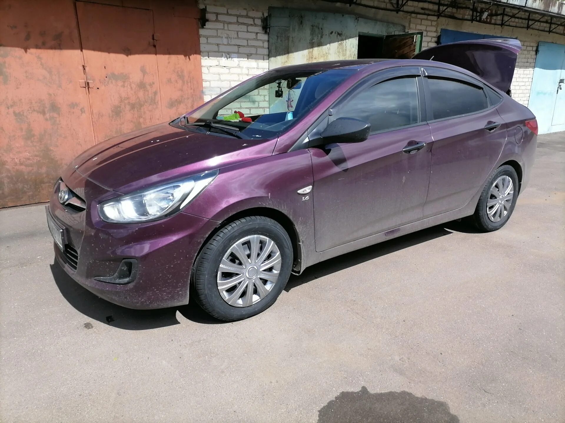 Хендай солярис 2014 коричневый. Цвета хендай солярис 2013. Hyundai accent solaris. Hyundai solaris 1 седан фиолетовый. Hyundai solaris hatchback 2014.