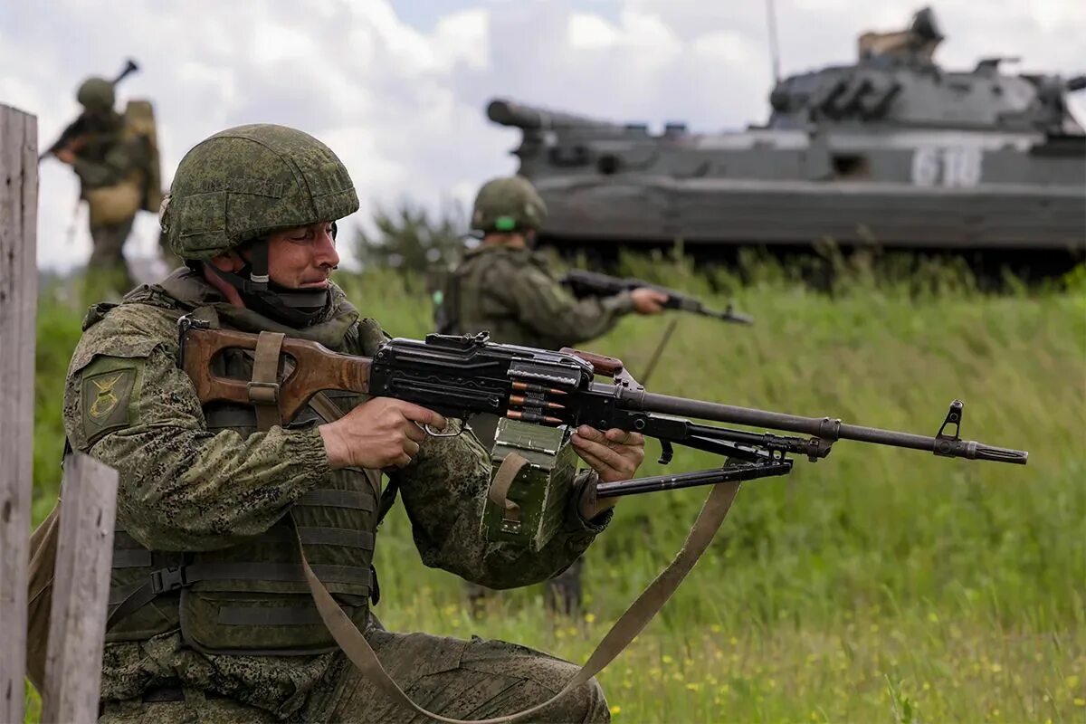 Сколько российских военных на сво. Мотострелковые войска РФ. Армия России Мотострелковые войска. Сухопутные войска Мотострелковые войска. Мотострелковые войска вс РФ.