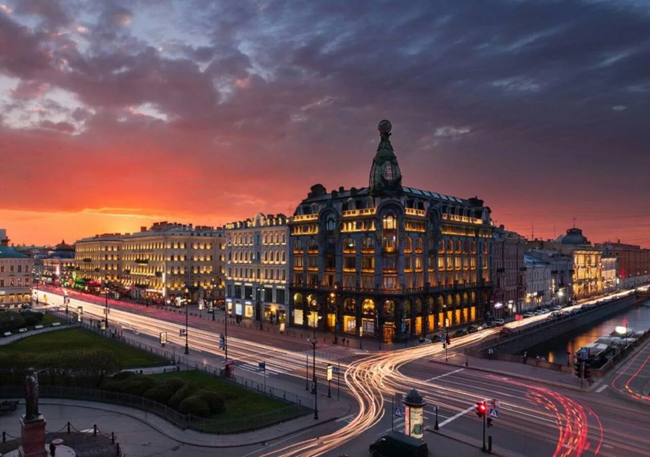 Центр спб район. Невский проспект Санкт-Петербург. Невский проспект Санкт-Петербург достопримечательности. Ансамбль Невского проспекта. СПБ Невский проспект центр.