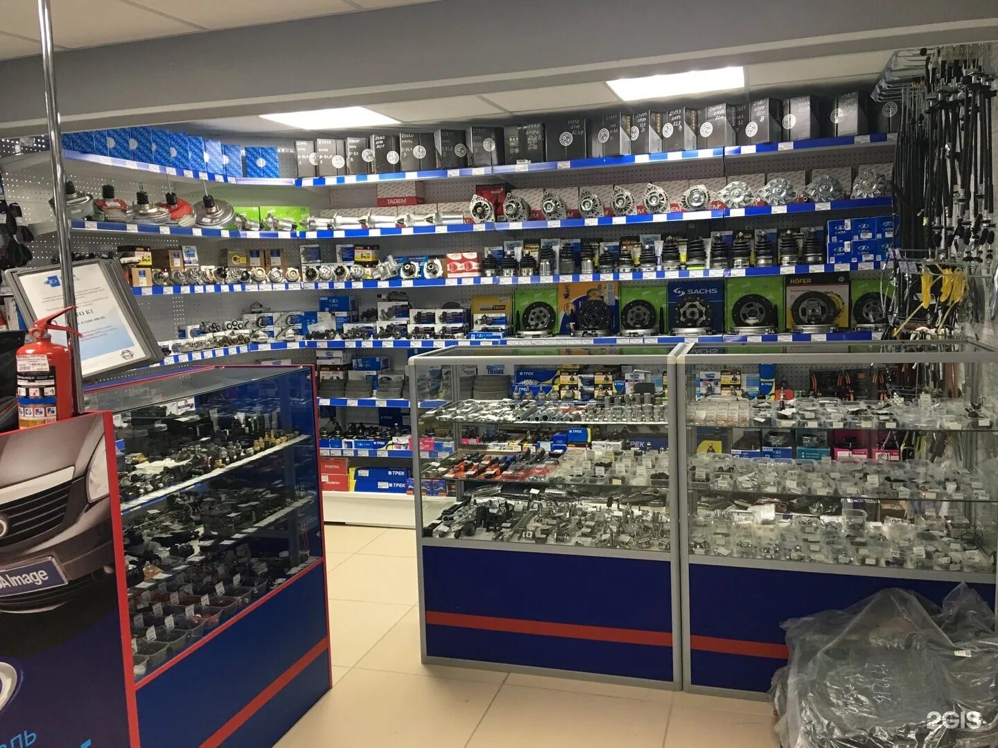 дунина горкавича ханты-мансийск. гостиный двор ханты-мансийск магазины. оптовый магазин ханты мансийск. аниме магазин ханты-мансийск улица. витринные стеллажи для автомагазина.