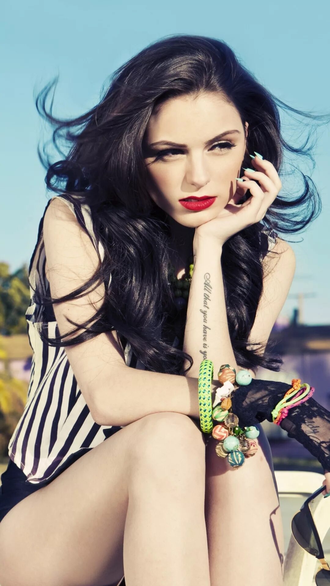 Телефон шер. Шер Ллойд. Lloyd певица. Cher Lloyd обои. Lloyd песни.