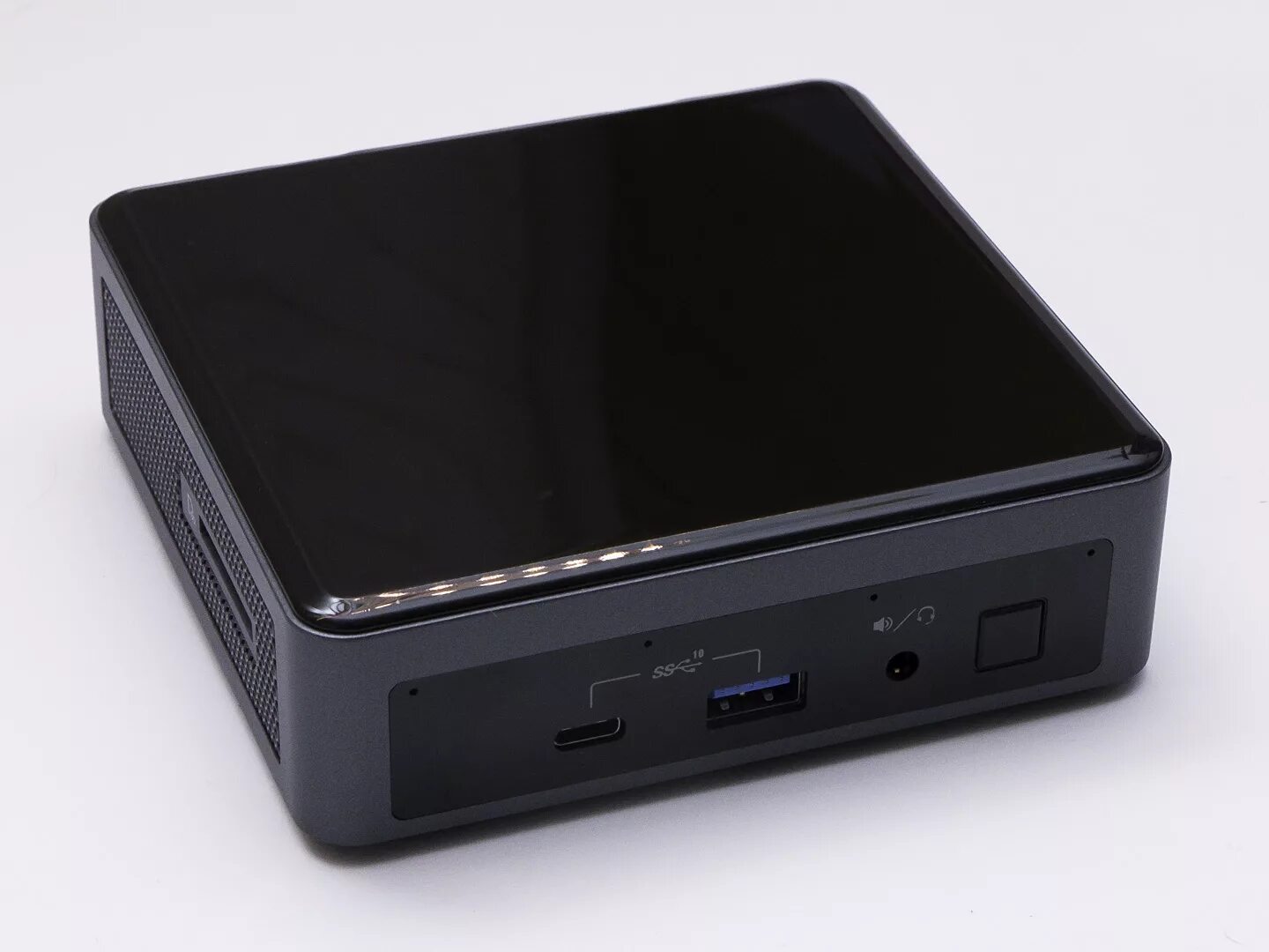 Лучшие неттопы. Неттоп NUC i3. Intel NUC 10 Performance nuc10i7fnh. Intel nuc10i7fnhn NUC Kit. Неттоп Iru NUC 113.