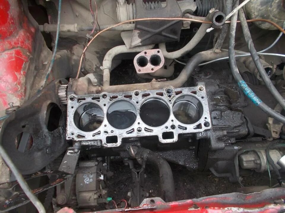 Троит цилиндр двигателя. Цилиндр двигателя ваз 2114. Троит цилиндр двигателя. Цилиндр двигателя ваз 2114. 16 клапанов на один цилиндр.