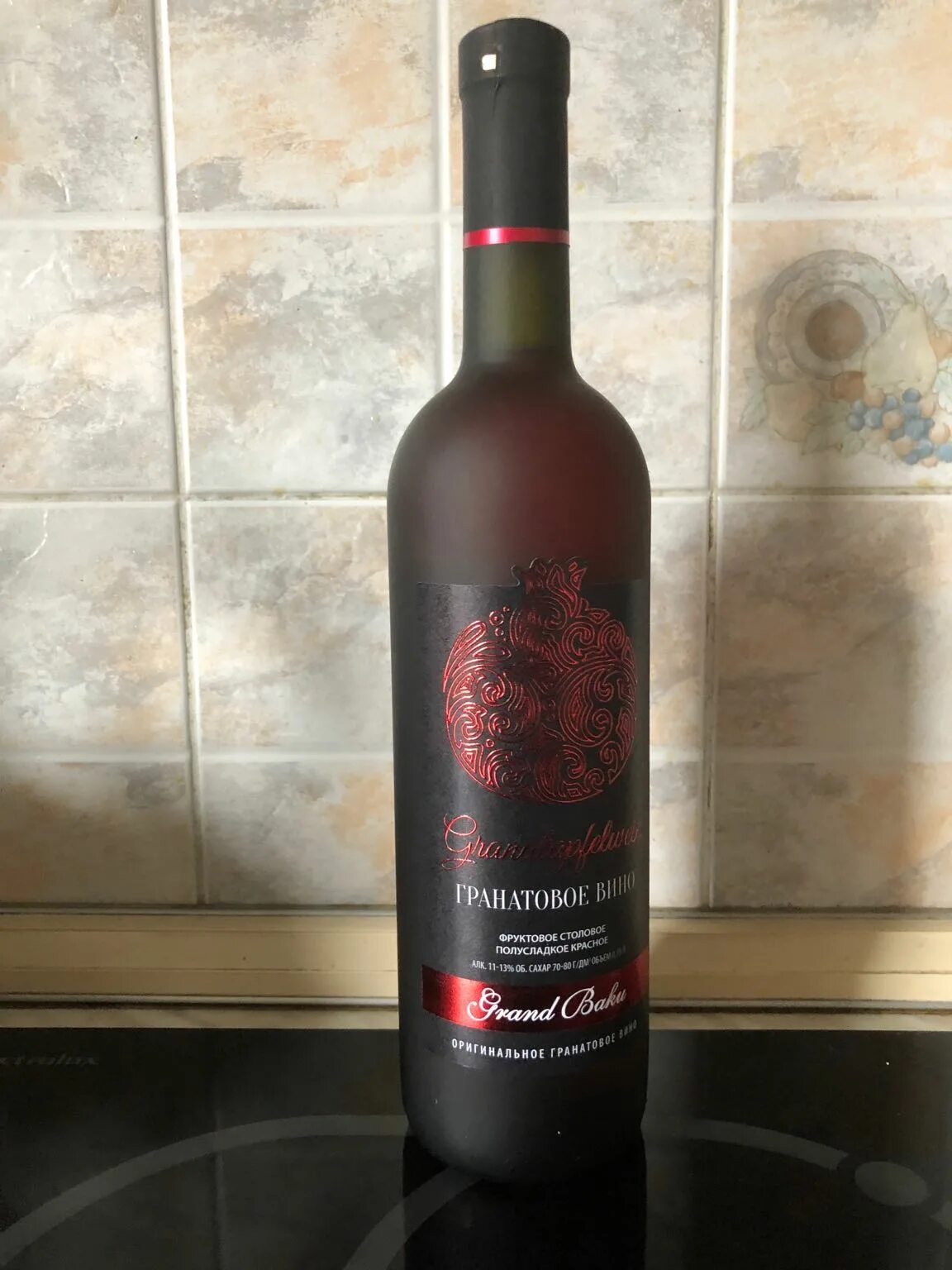Красное гранатовое вино. Гранатовое вино золотой баку. Гранатовое вино армения красное и белое. Красное гранатовое вино. Вино гранат азербайджан.