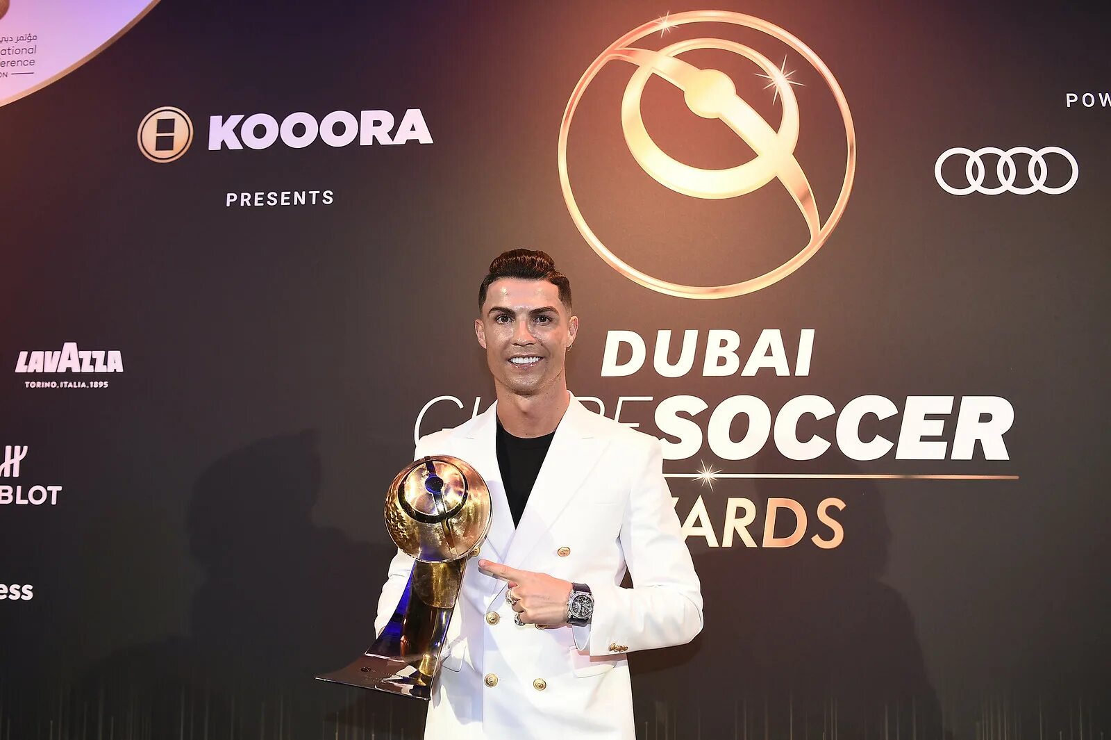 Награда 2019. Globe Soccer Awards Роналду. Награды Кристиано Роналдо. Криштиану Роналду Глоб СОККЕР эуордс. Роналду Award 2021.