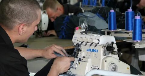Заключенные на заводе
