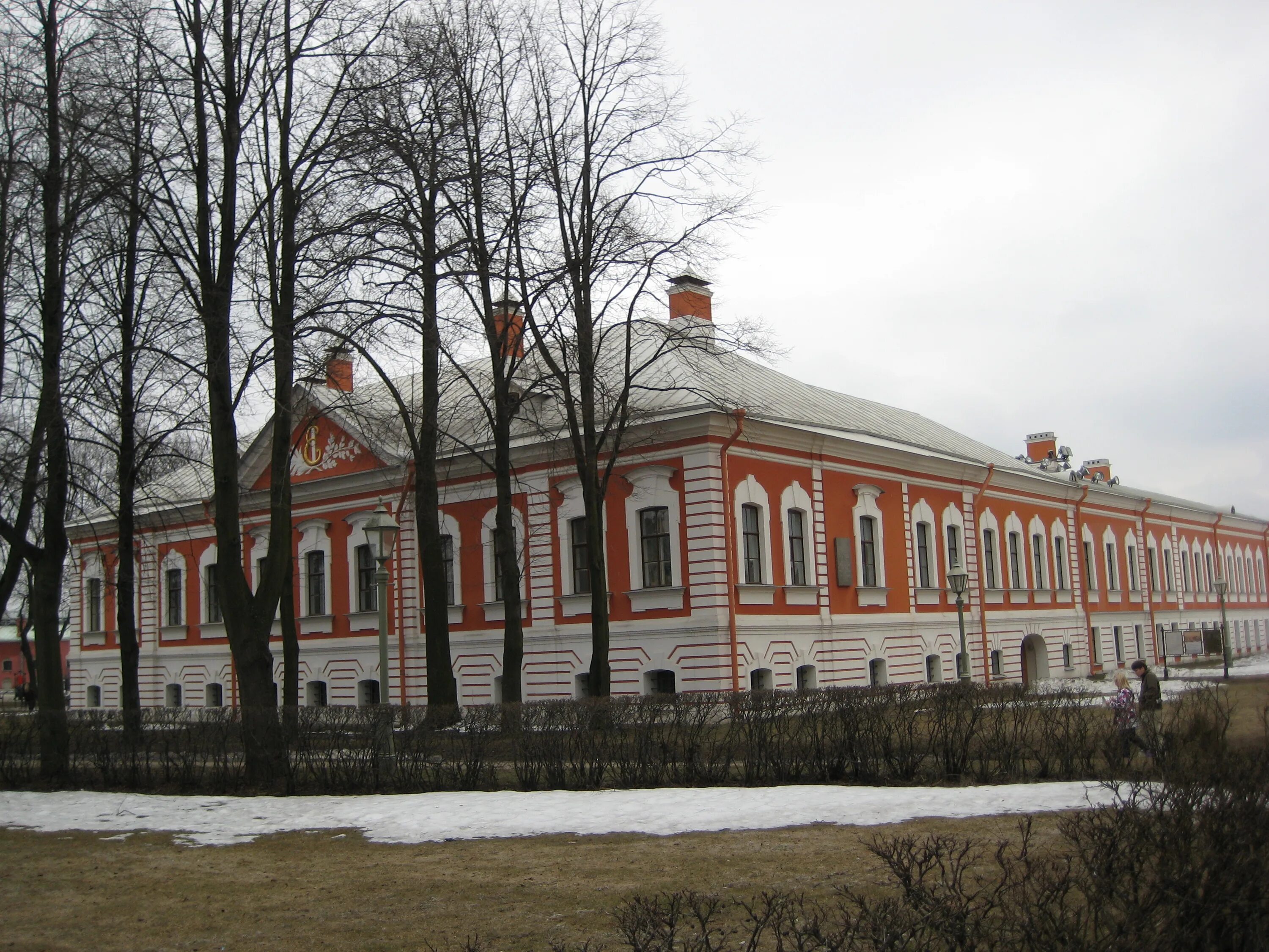 Комендантская крепость. Комендантский дом Петропавловская крепость. Дом коменданта Петропавловской. Инженерный дом в Петропавловской крепости. Дом коменданта крепости в Петропавловской крепости.