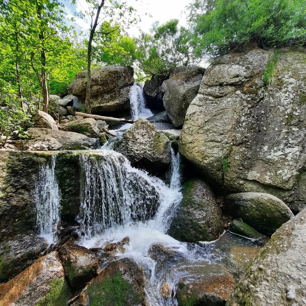 Кук караук башкортостан водопад. Ишимбайский район водопад Кук Караук. Кук Караук Башкирия. Водопад в Ишимбайском районе.