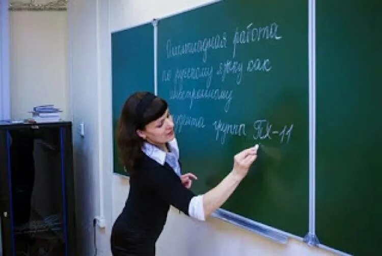 Учитель русский язык игра. Russian language teacher. Teaching Russian. Изьянова Олга учитель. We teach Russian.