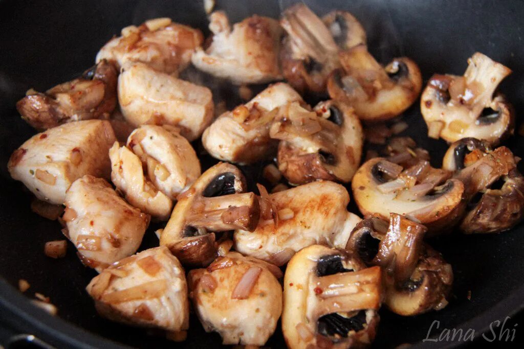 Замариновать куриное филе для жарки на сковороде. Индейка замаринованная готовая. Куриная грудка в соевом соусе. Куриная грудка кубиками. Куриные крылышки в духовке.