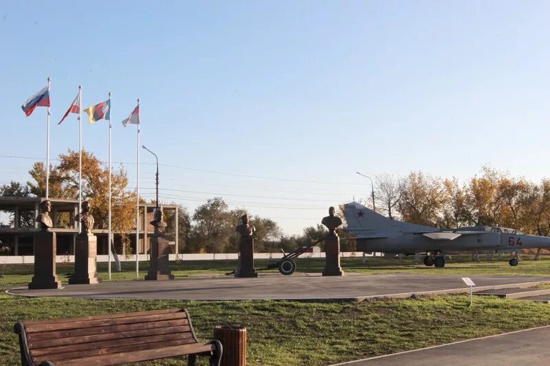 Парк Патриот в Энгельсе Волжский проспект. Парк военной техники в Энгельсе. Парк Победы Энгельс. Парк патриот энгельс