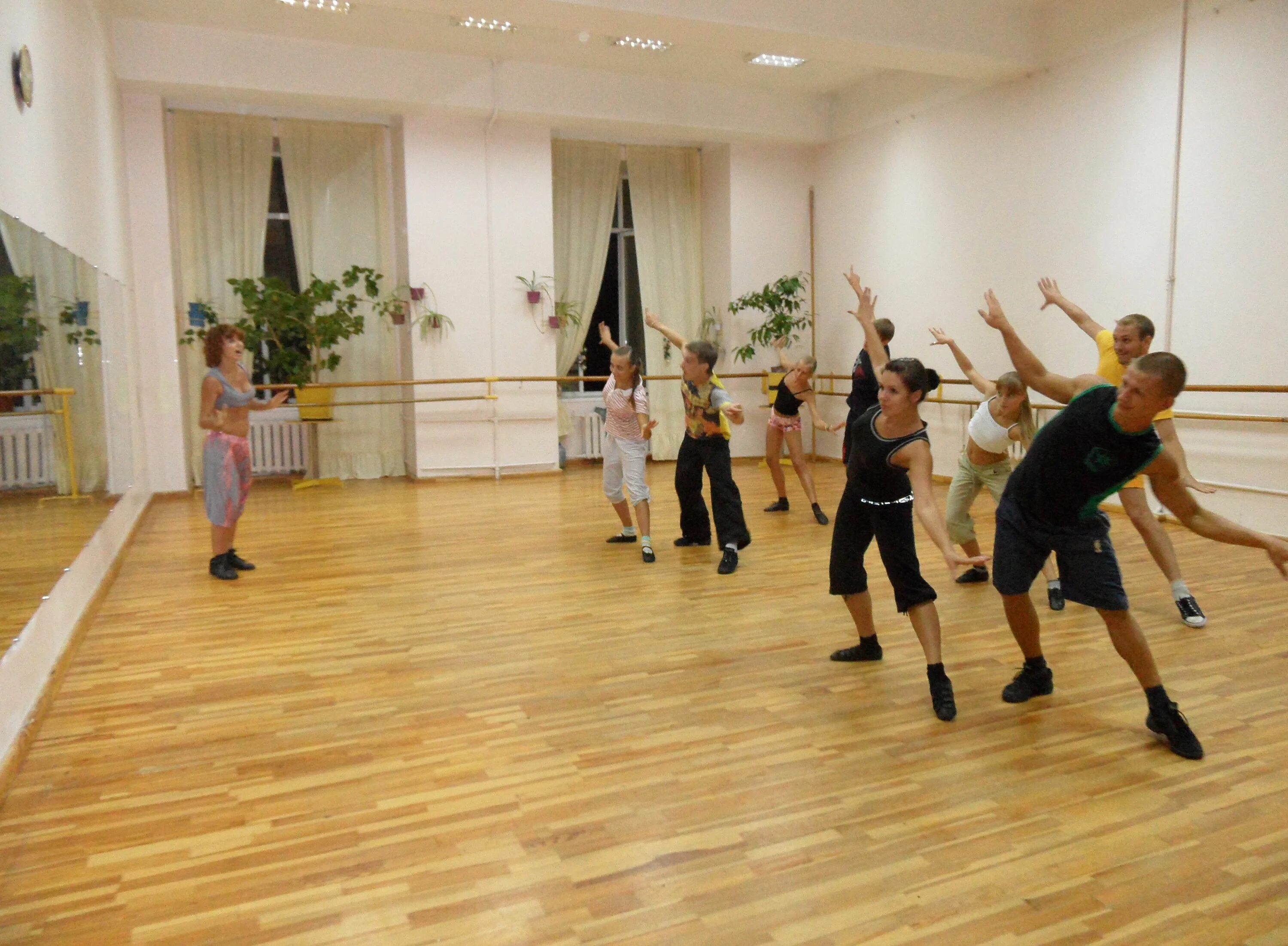 Танцевальные занятия в зале. Данс триумф. Школа танцев триумф спб. Триумф чебоксары танцы. Школа танцев триумф уфа.