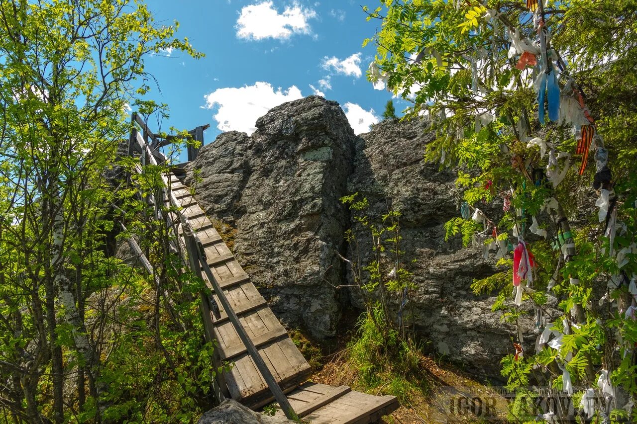 Колпаки пермь. Гора колпаки Пермский край. Горнозаводск гора колпаки. Колпаки гора Пермский край смотровая площадка. Гора колпаки Пермь.