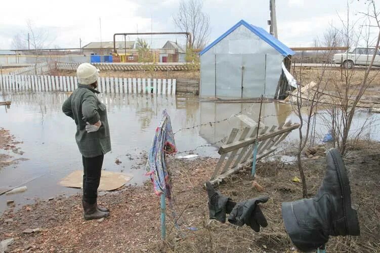 Село Савруха Самарская область. Паводковая ситуация в Новгородской области. Паводковая обстановка в Алатыре. Паводковая обстановка в Серпухове. Новотроицк паводок сегодня