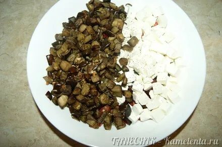 Баклажаны с брынзой и помидорами салат