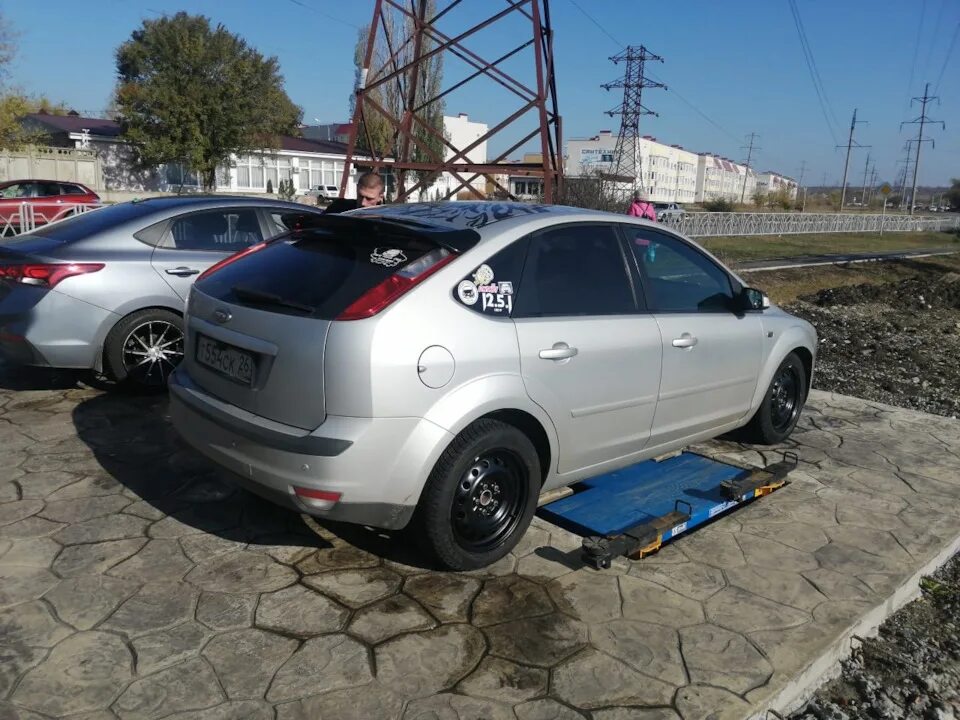 Форд фокус на штампах. Форд фокус на штампах. Ford focus 3 sedan черный. Форд фокус 2 на 16 штампах. Форд на штампах фокус 2 штампах.