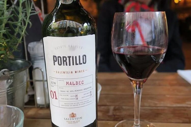 Malbec вино аргентина. Мальбек кр. Вино торо сентенарио шардоне. Вино красное мальбек аргентина. Саперави эритаж.