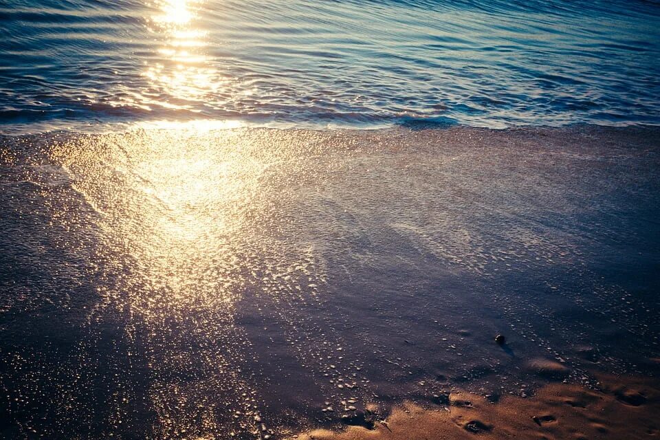 Закаливание солнце воздух и вода наши лучшие друзья. Солнце воздух и вода. Море небо. Воздух и вода наши лучшие друзья. Воздух и вода наши лучшие друзья.
