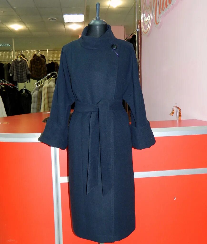 Пуховик адидас детский 13-14 164 см. Футболка hm новый год. Черное платье платье авон. Отдам вещи для новорожденного. Авито вологда одежда.