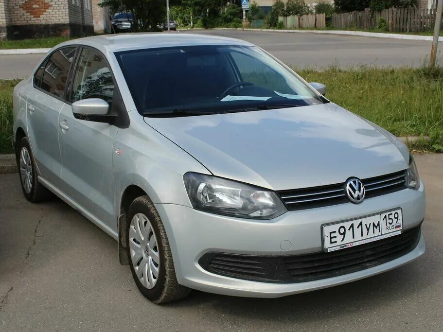 Купить фольксваген автомат с пробегом. Volkswagen Polo sedan 2011. Фольксваген поло 2011 серебристый. Volkswagen Polo 2011 автомат. Фольксваген поло седан 2011.