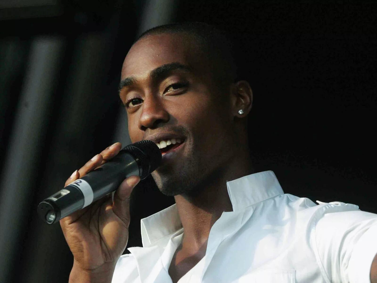 Песня у негритоса. Саймон Уэбб Simon Webbe;. Оверхилл певец. Янгксайл певец. Simon Webbe Blue.