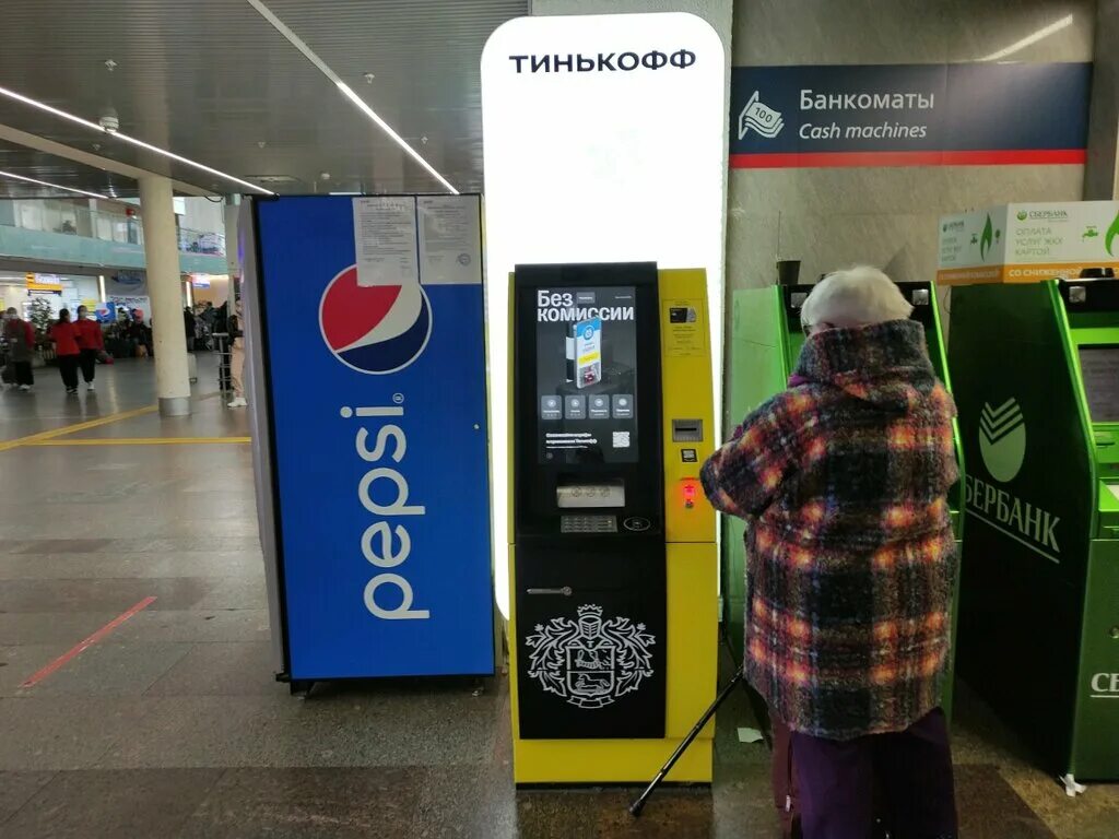 Банкомат тинькофф Москва. Новый Банкомат тинькофф Москва. Банкомат тинькофф Москва Комсомольская. Банкомат тинькофф Митино.