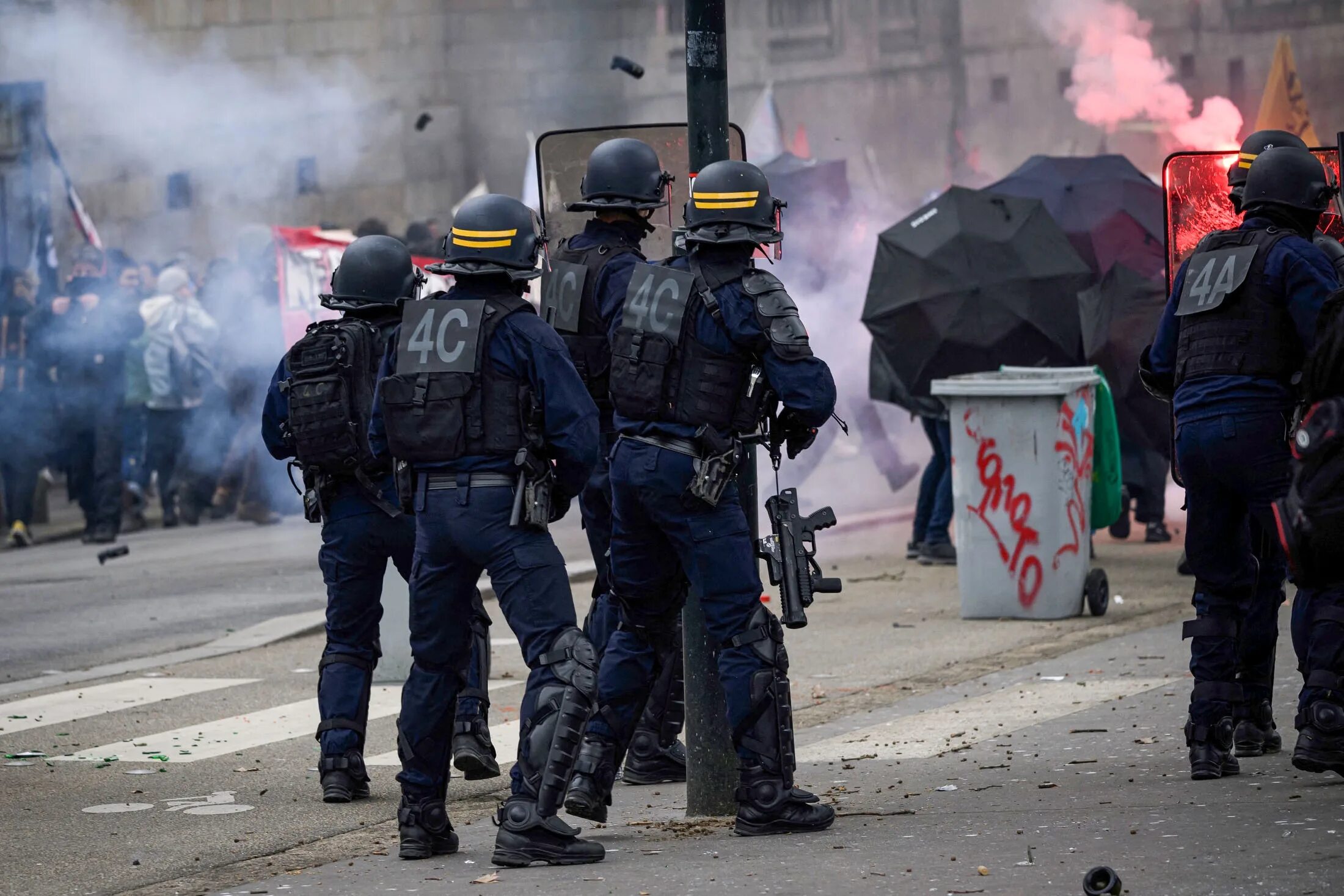 Француз длиться. Протесты во Франции. Беспорядки во Франции 2017.