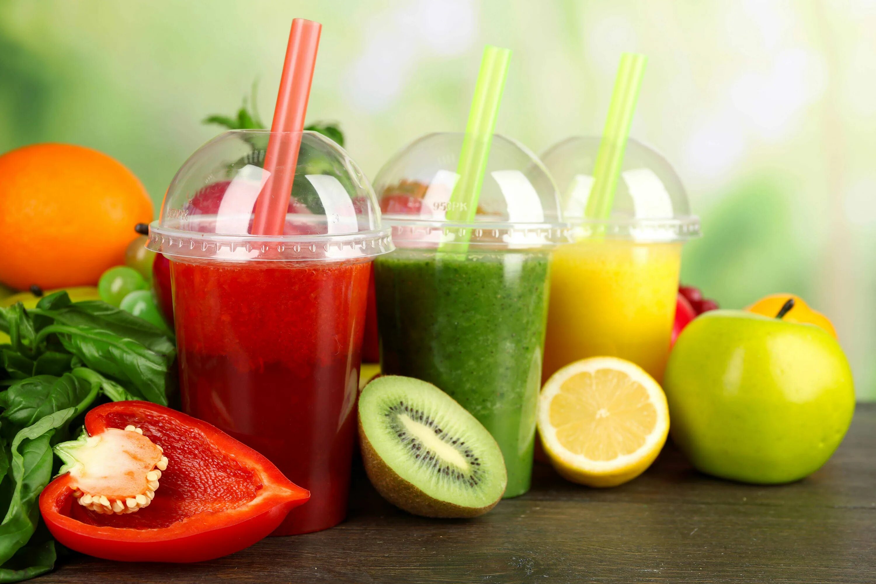 Натуральный сок. Фруктовый смузи калифорния. Сочные фрукты. Фруктовый смузи калифорния. Фруктовые и ягодные соки.