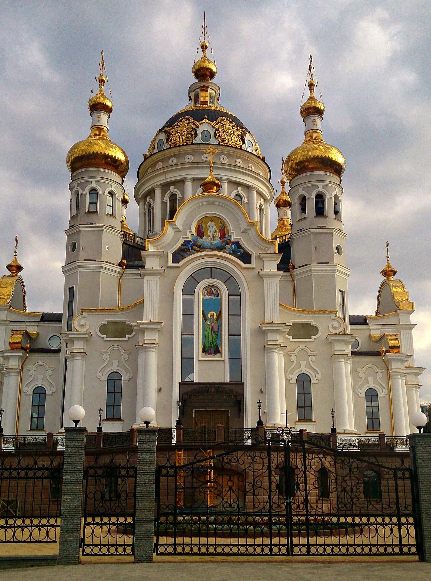 Храм святых Петра и Февронии. Петра и Февронии Донецк. Храм Февронии Донецк. Храм святых Петра и Февронии, г. Донецк.