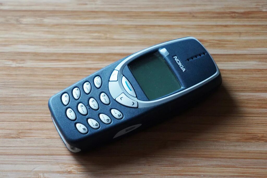 старые мобильники "хенде". старые мобильные телефоны москва. магазин старых телефонов. нокиа 89 90. куча кнопочных телефонов.