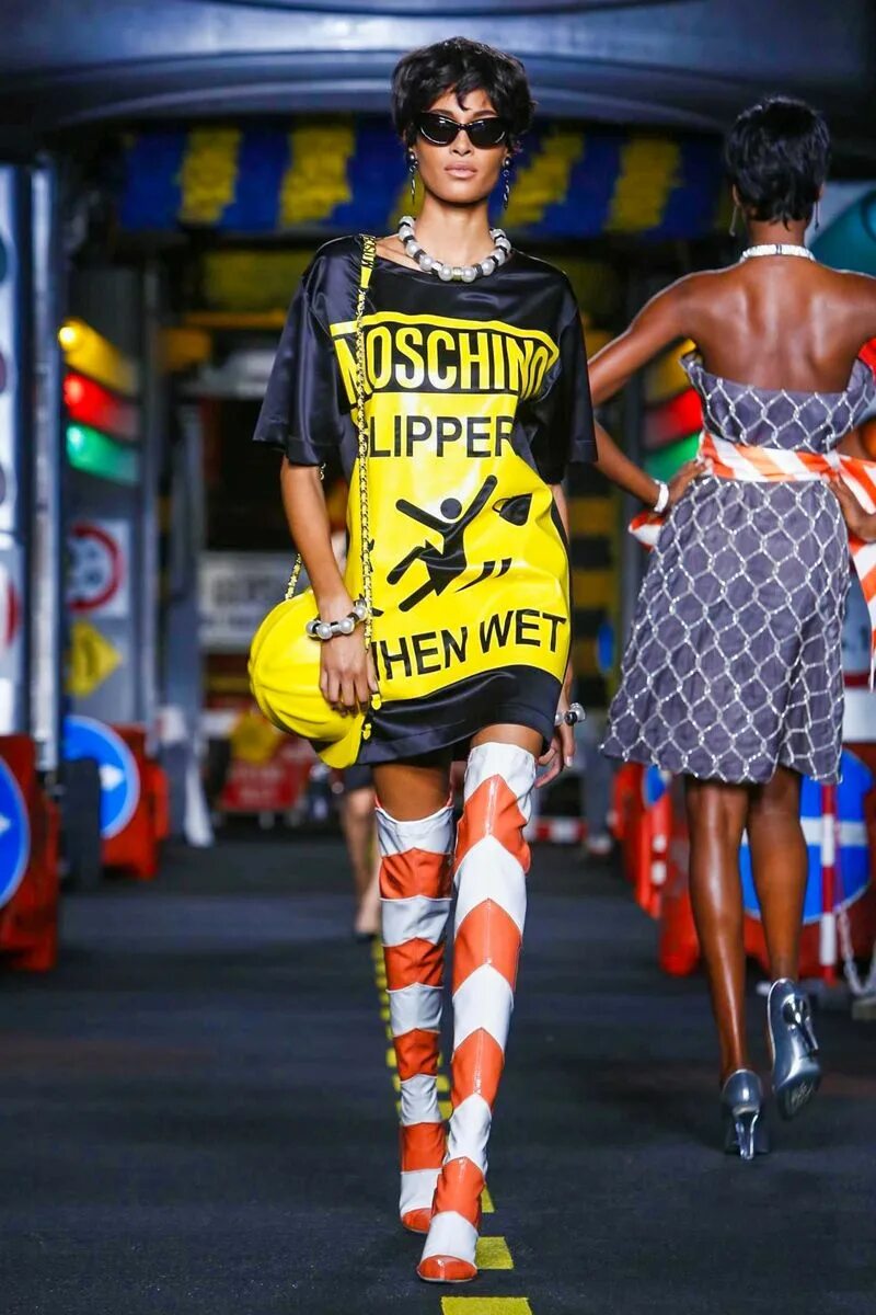 Moschino ss23. Moschino Jeremy Scott 2016 Couture. Франко Москино одежда. Moschino 2023 коллекция.