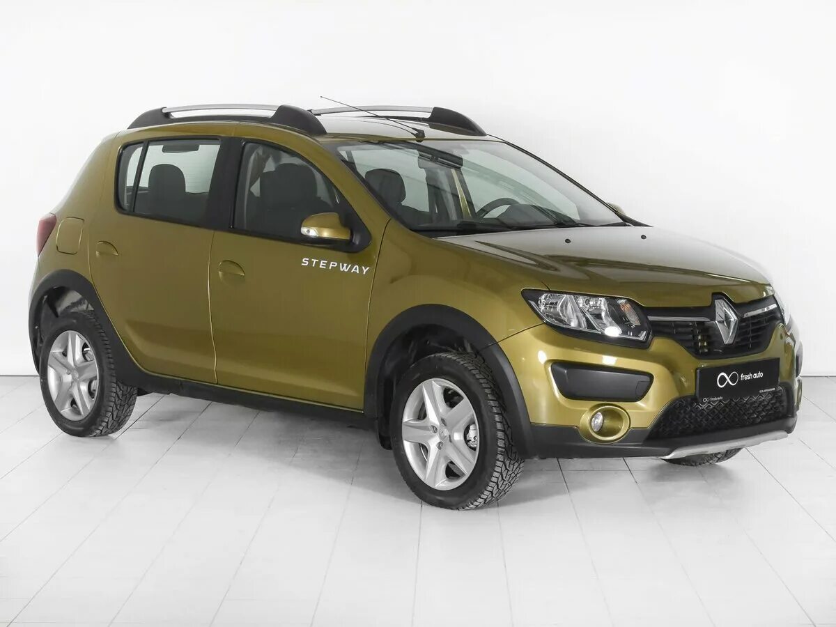 Рено с красной полоской. Renault sandero stepway. Рено сандеро степвей 2015 г. Рено сандеро 2015. Рено сандеро степвей 2015 г.