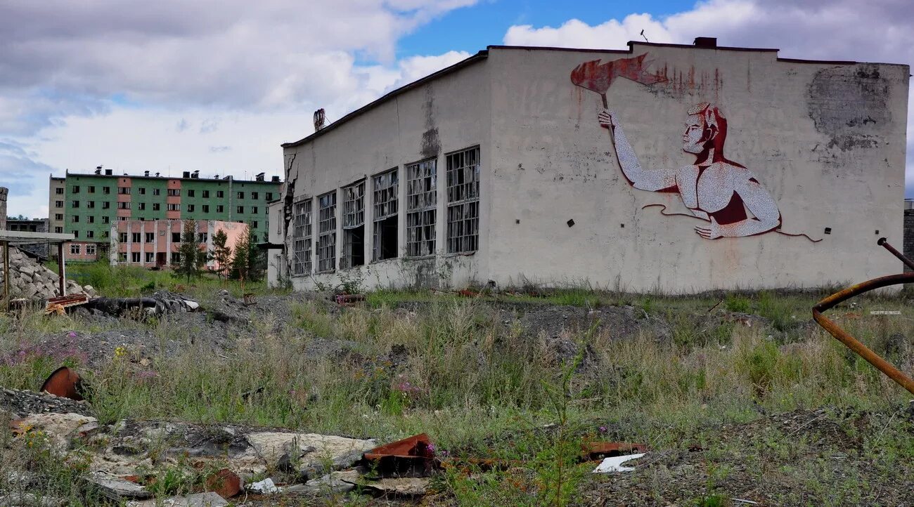 Город призрак колендо россия. Заброшенный кадыкчан. Заброшенный кадыкчан. Заброшенный город-призрак россии - кадыкчан. Заброшенный кадыкчан.