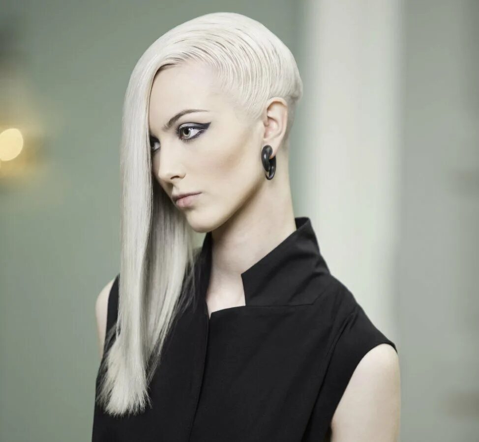 Креативные прически. Стрижка спереди длинные сзади короткие. Асимметричная стрижка на длинные волосы. Панк стрижки для девушек. Пикси ирокез женский.